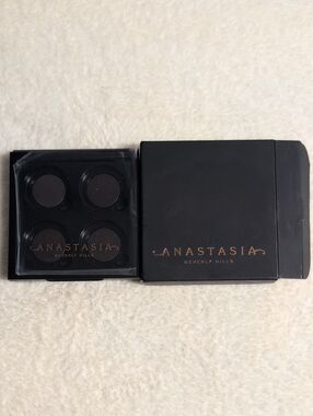 Anastasia Beverly Hills Empty Quad Eyeshadow Palette - Black with Rose Gold Logo